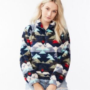 Super cozy Aero printed Sherpa half-zip fleece pullover size large